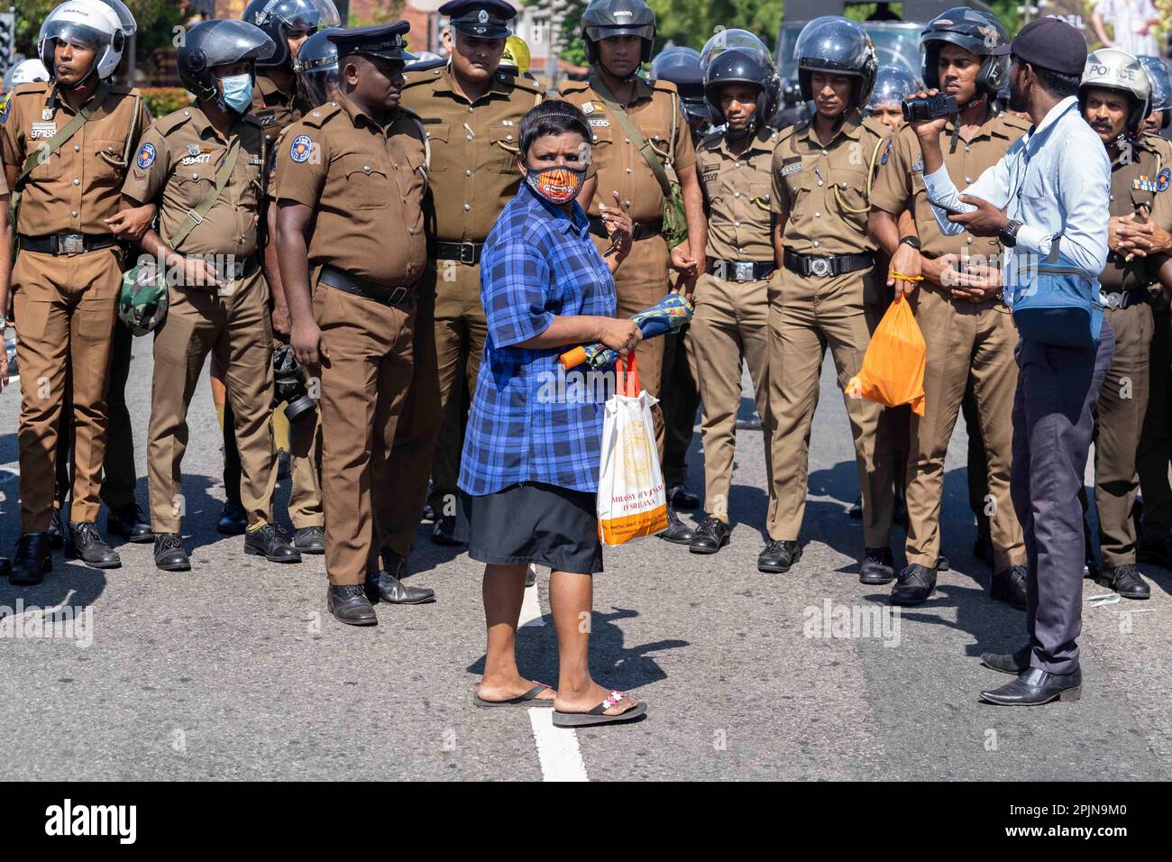 Colombo,Sri Lanka.3rd April 2023.Inter University Student federations  protest.Police officers with their batons and tear gas guns.Credit:Kenula Pathirathna/Alamy Live News. Stock Photo