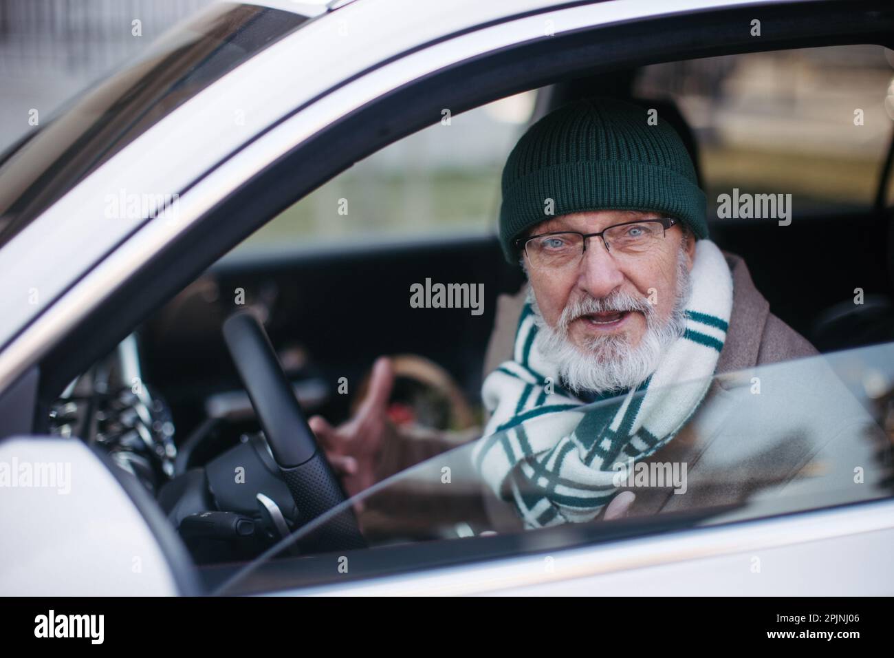 Car crash senior man hi-res stock photography and images - Alamy