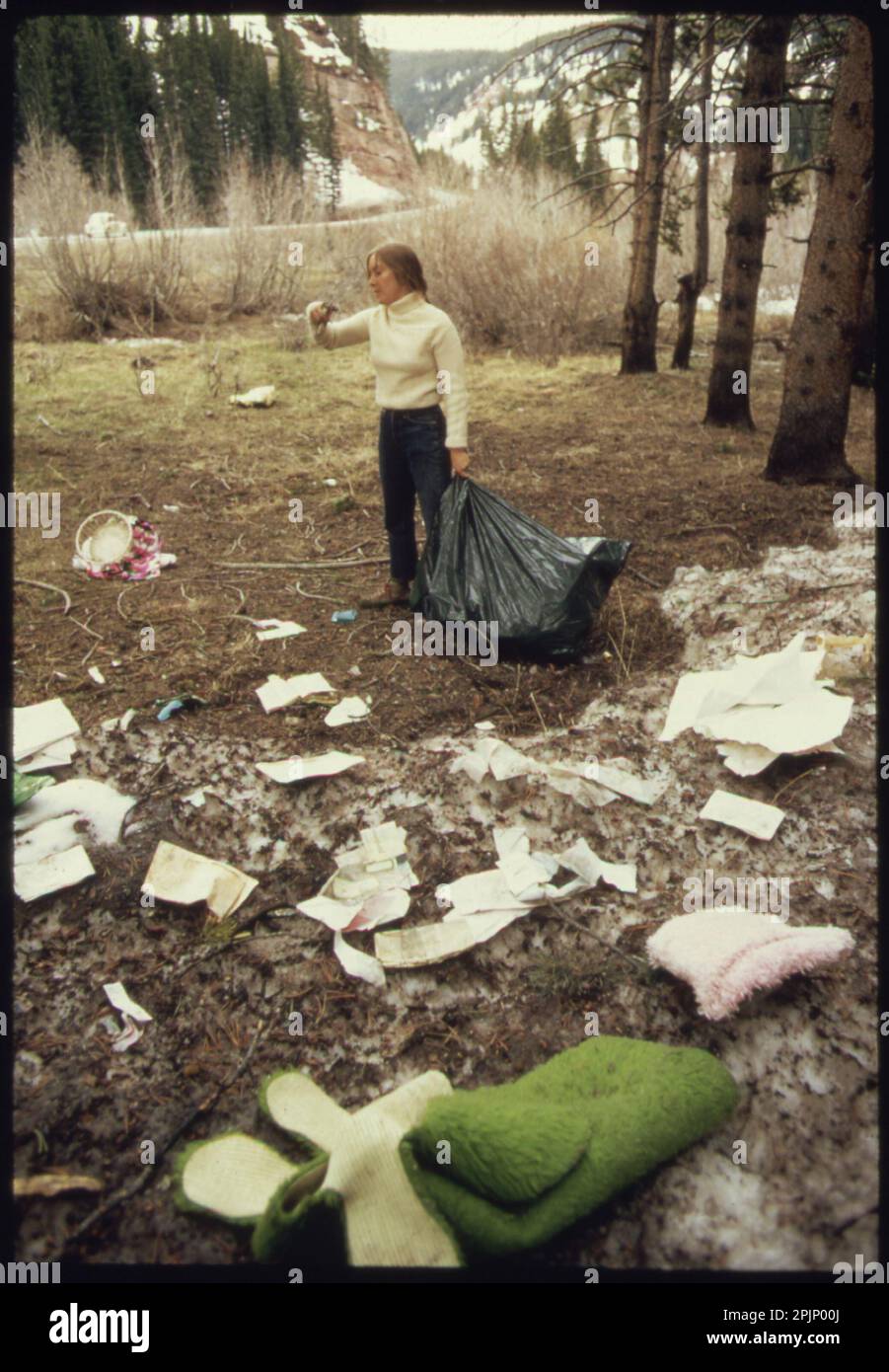 ROADSIDE TRASH PICKUP Earth Day, 1972. Photo by NARA Stock Photo Alamy