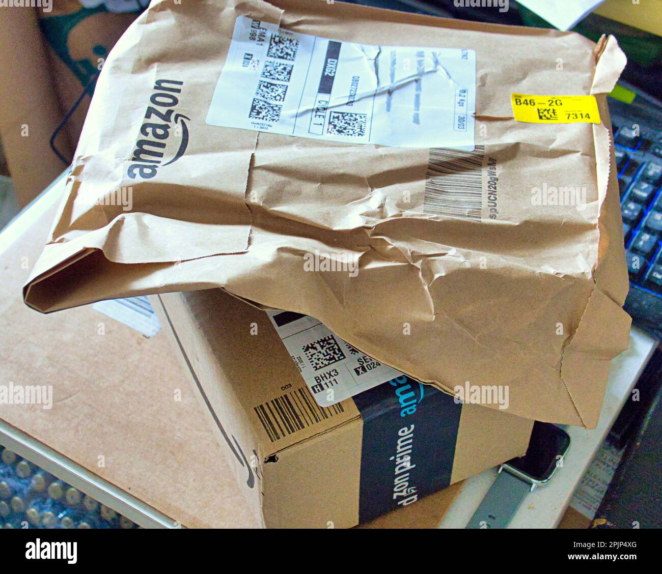 Online delivery concept vector hi res stock photography and images Alamy Online delivery concept vector hi res stock photography and images Alamy