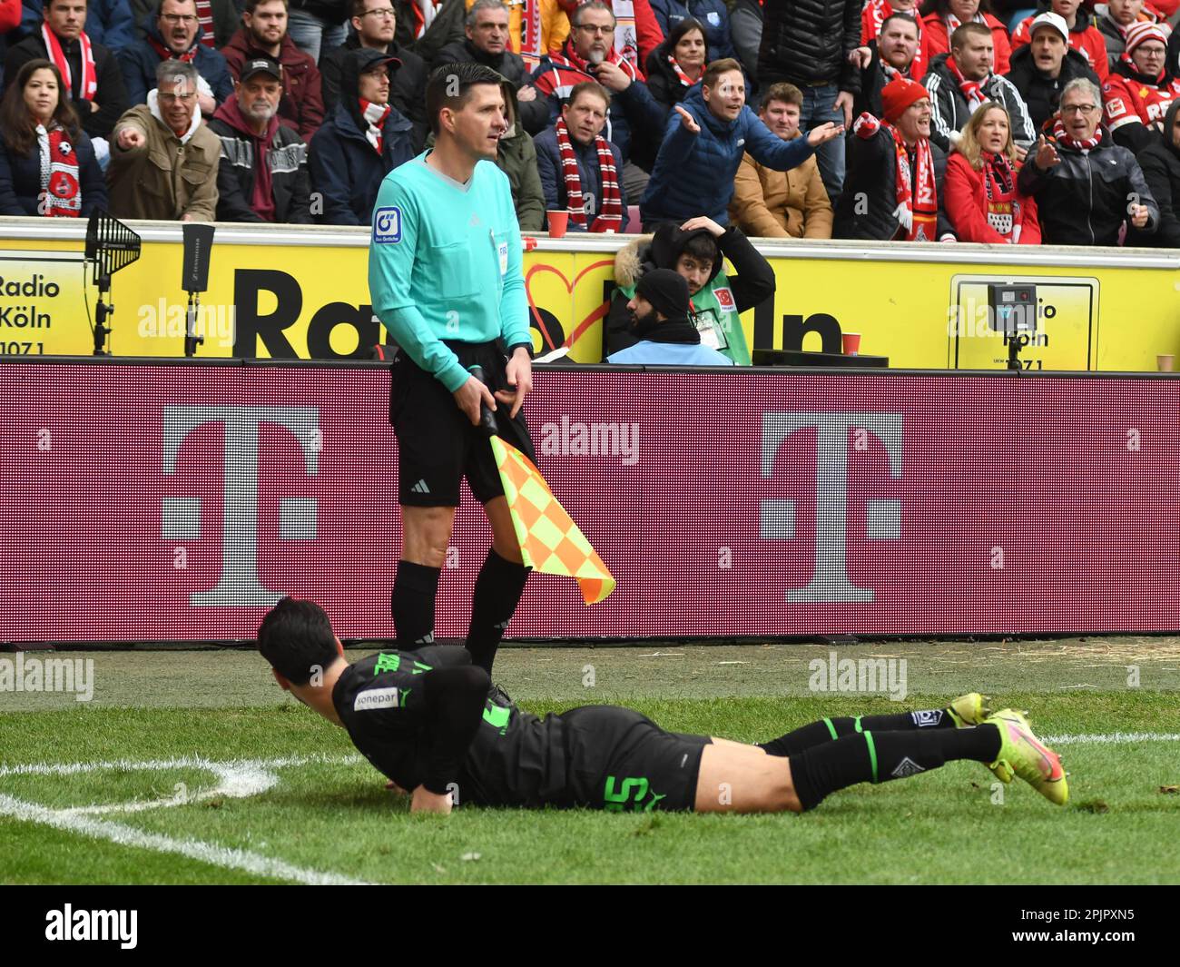 Cologne, North Rhine-Westphalia, Germany. 2nd Apr, 2023. Borussia Monchengladbach defender RAMY BENSEBAINI (25, front) awaits the decision from assistant referee STEFAN LUPP (back) in the FC Cologne-Borussia Monchengladbach Bundesliga match on April 2, 2023 in the RheinEnergieStadion in Cologne, Germany. (Credit Image: © Kai Dambach/ZUMA Press Wire) EDITORIAL USAGE ONLY! Not for Commercial USAGE! Stock Photo