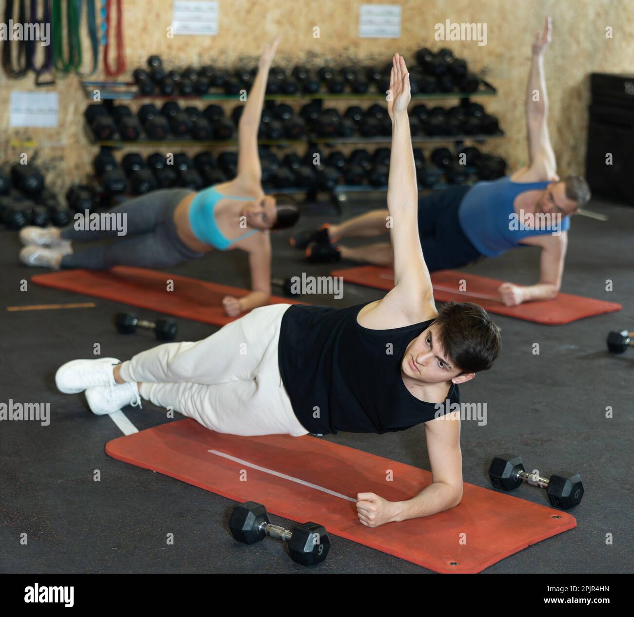 Athlete performing static core hi-res stock photography and images - Alamy