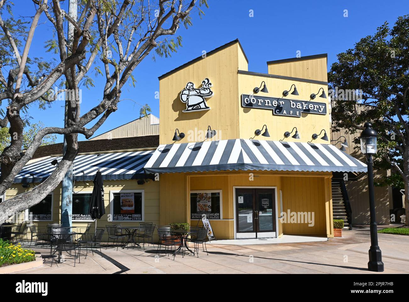 SANTA ANA, CALIFORNIA - 31 MAR 2023: The Corner Bakery Cafe in South Coast Village. Stock Photo