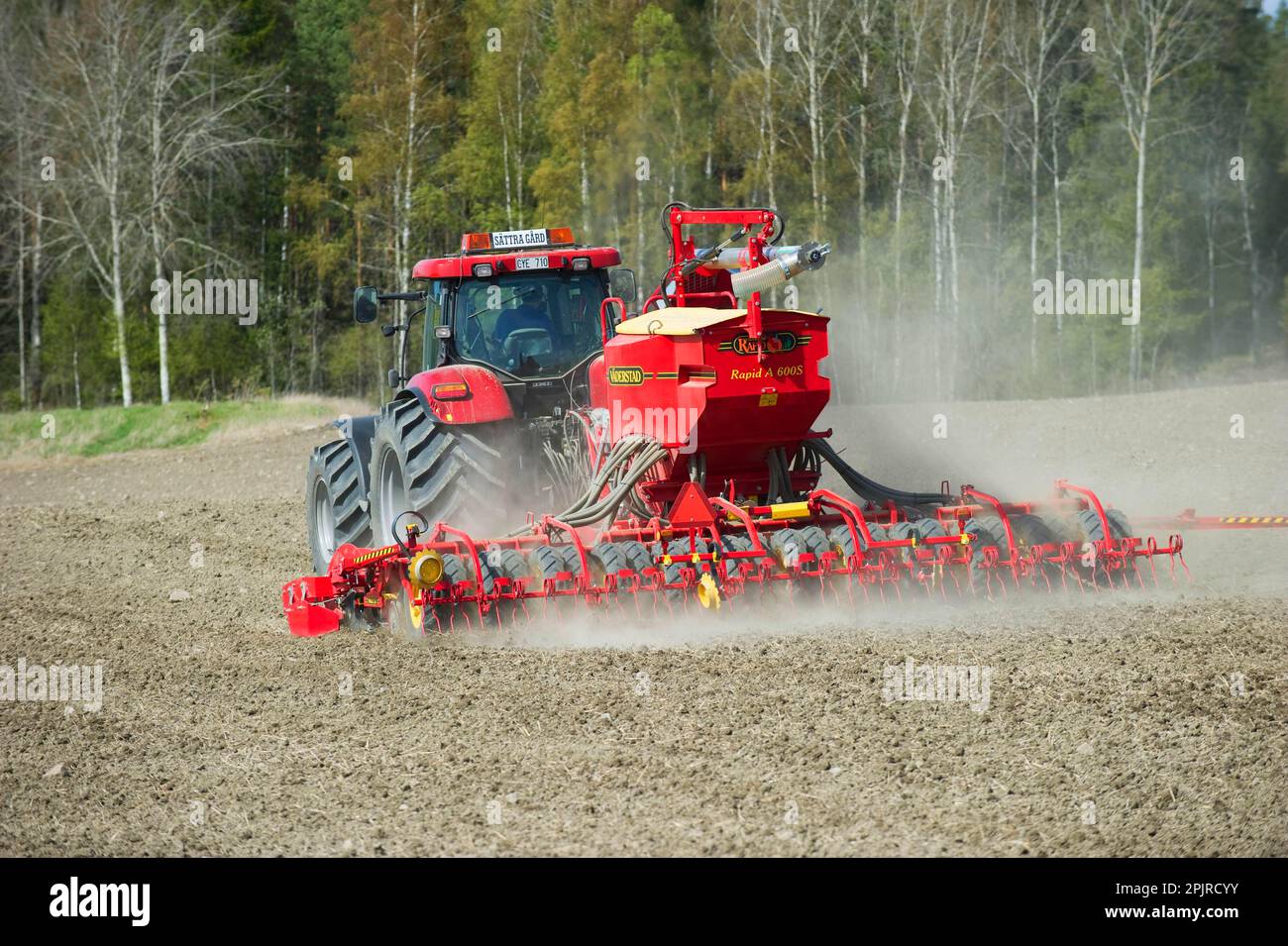 Case 225 Tractor CVX with seed drill Vaderstad Rapid A 600S, seed drill for arable farming, Upplands Vasby, Sweden Stock Photo
