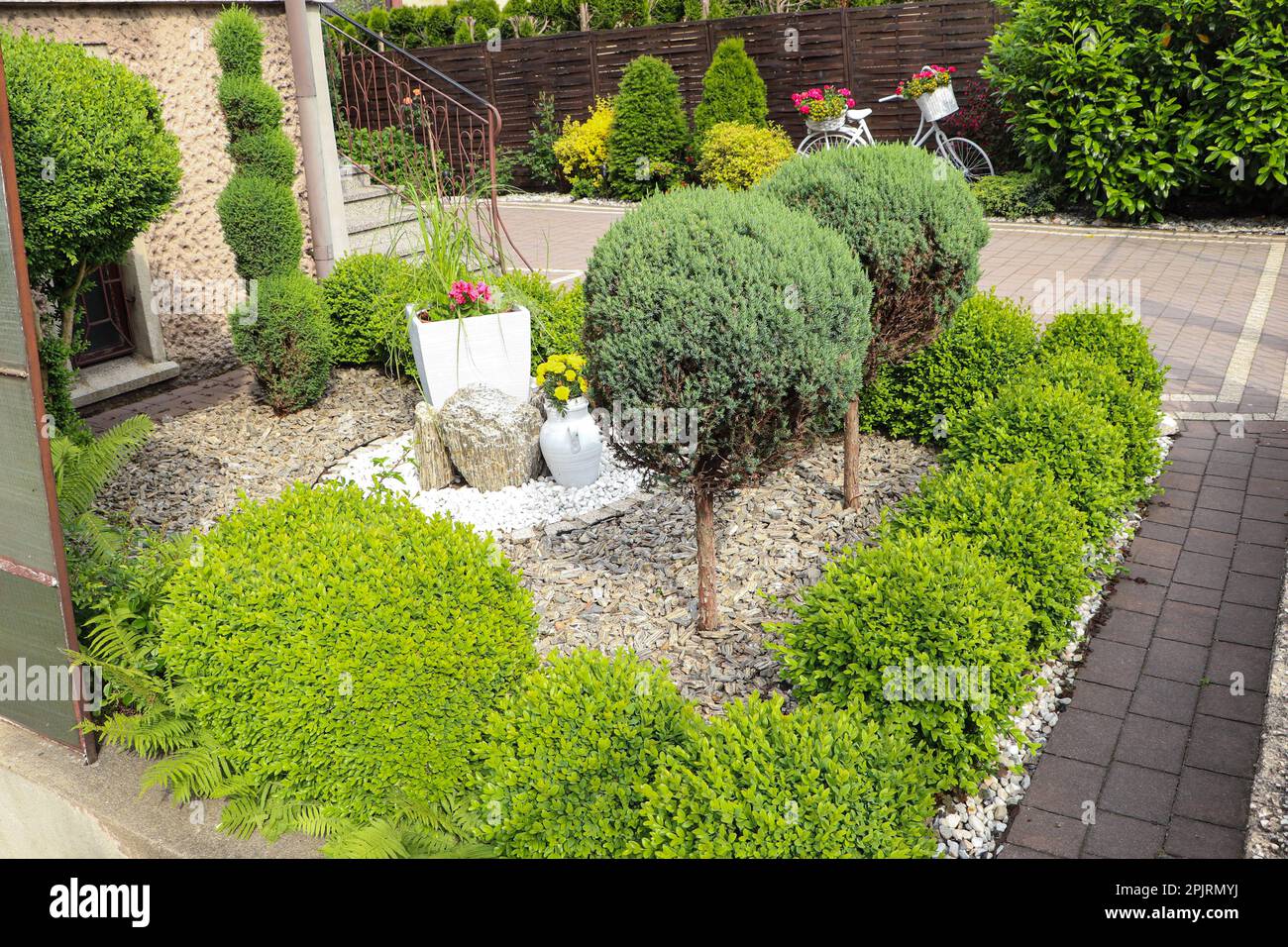 Beautiful house yard different hi res stock photography and images Alamy