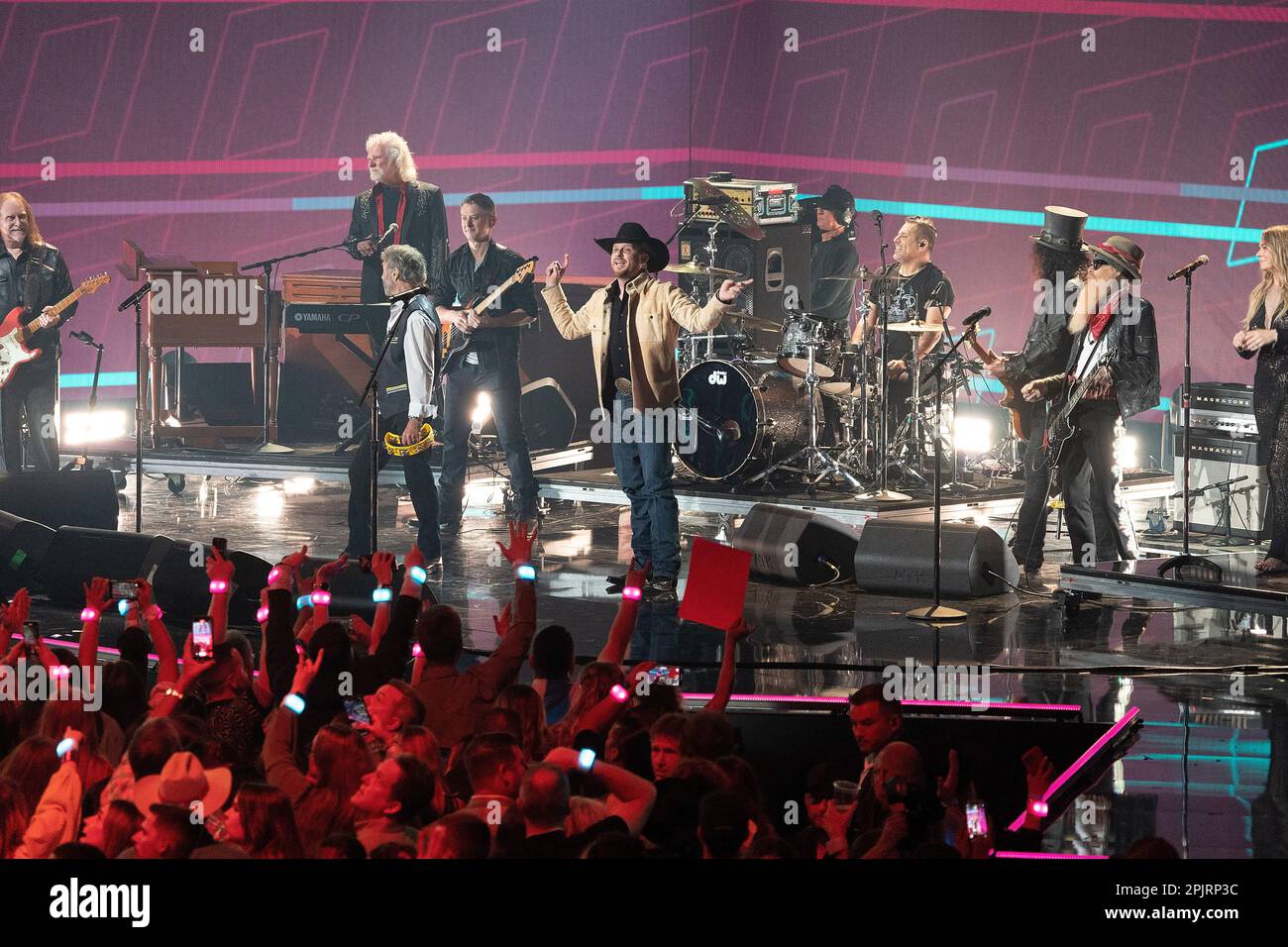 Austin, USA. 02nd Apr, 2023. Warren Haynes, Paul Rodgers, Chuck Leavell, Cody Johnson, Slash, Billy Gibbons perform during the 2023 CMT Music Awards at Moody Center on April 02, 2023 in Austin, Texas. Photo: Amy Price/imageSPACE Credit: Imagespace/Alamy Live News Stock Photo