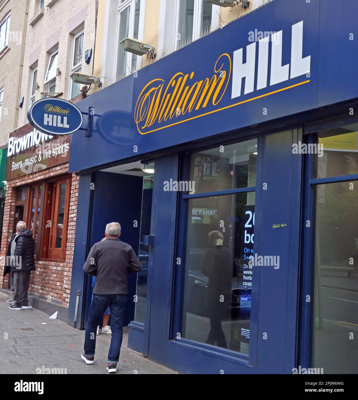 The bookies, William Hill betting shop ( 888 Holdings ), 6/8 Mount Pleasant, Liverpool, Merseyside, England, UK, L3 5RY Stock Photo