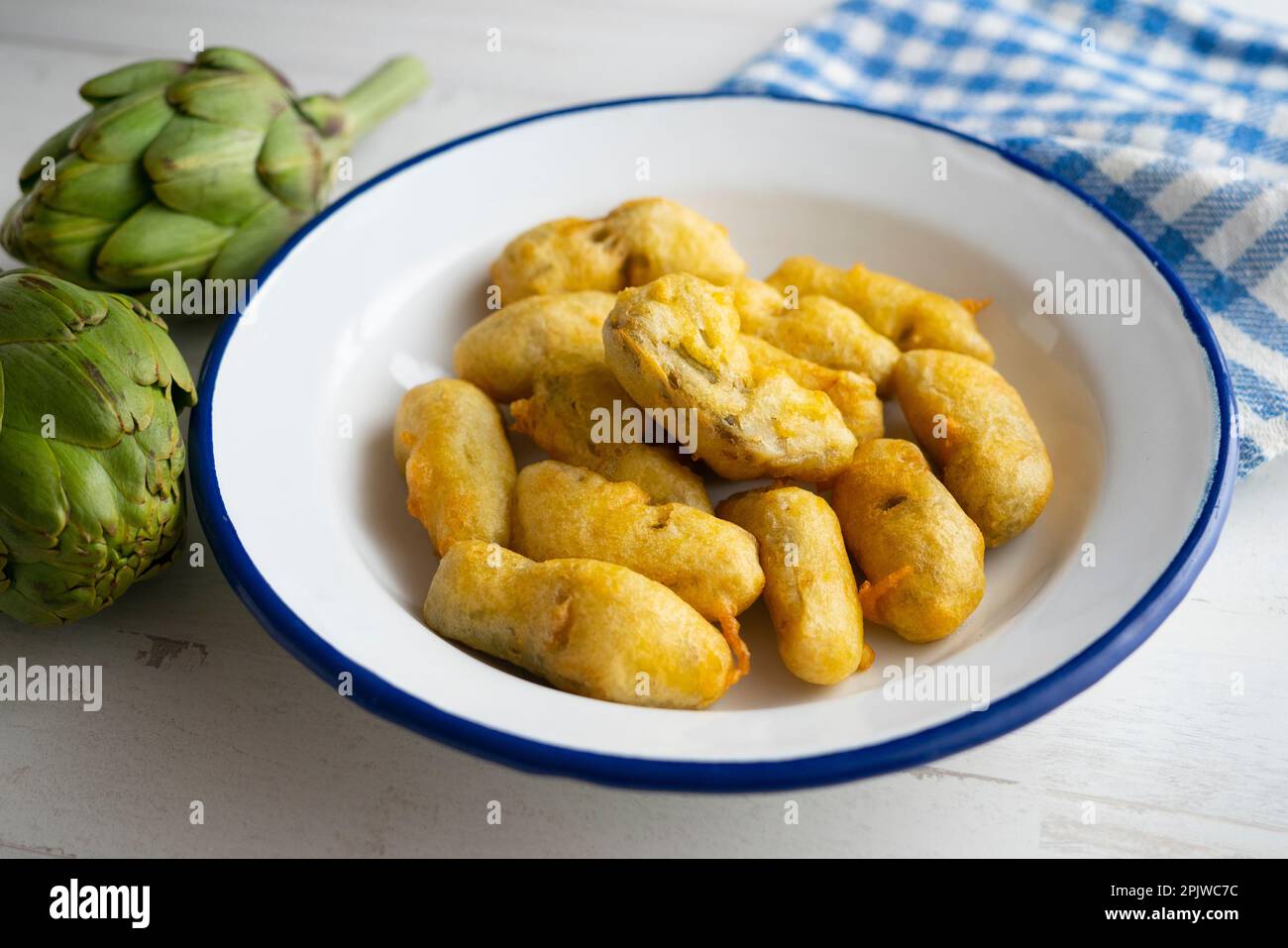 Dish with battered artichokes. Traditional Spanish tapa Stock Photo Alamy