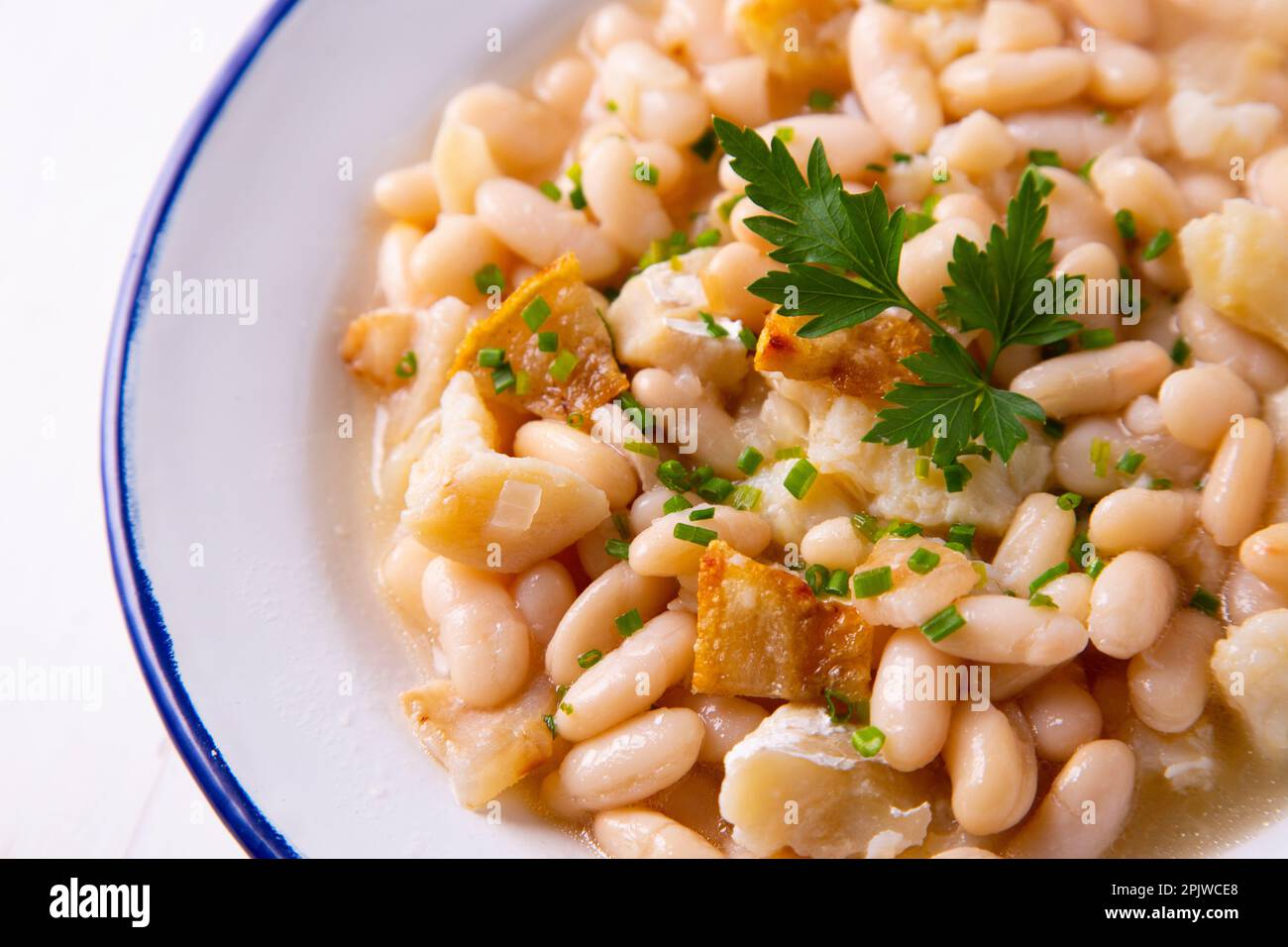 White bean stew with bacon. Traditional Spanish recipe Stock Photo Alamy