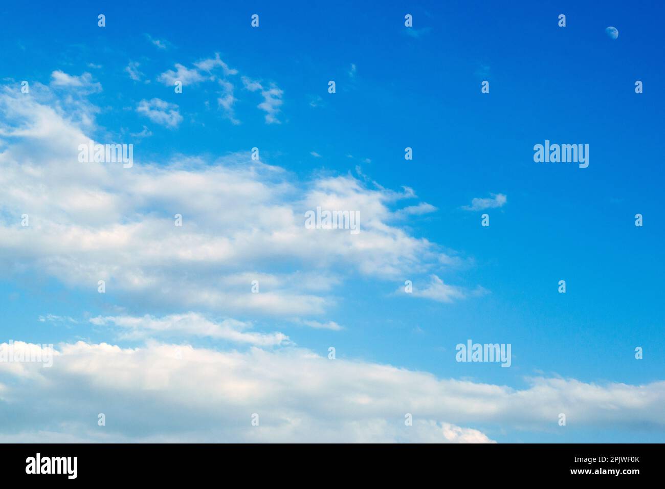 Clear sky with a few clouds hi-res stock photography and images - Alamy