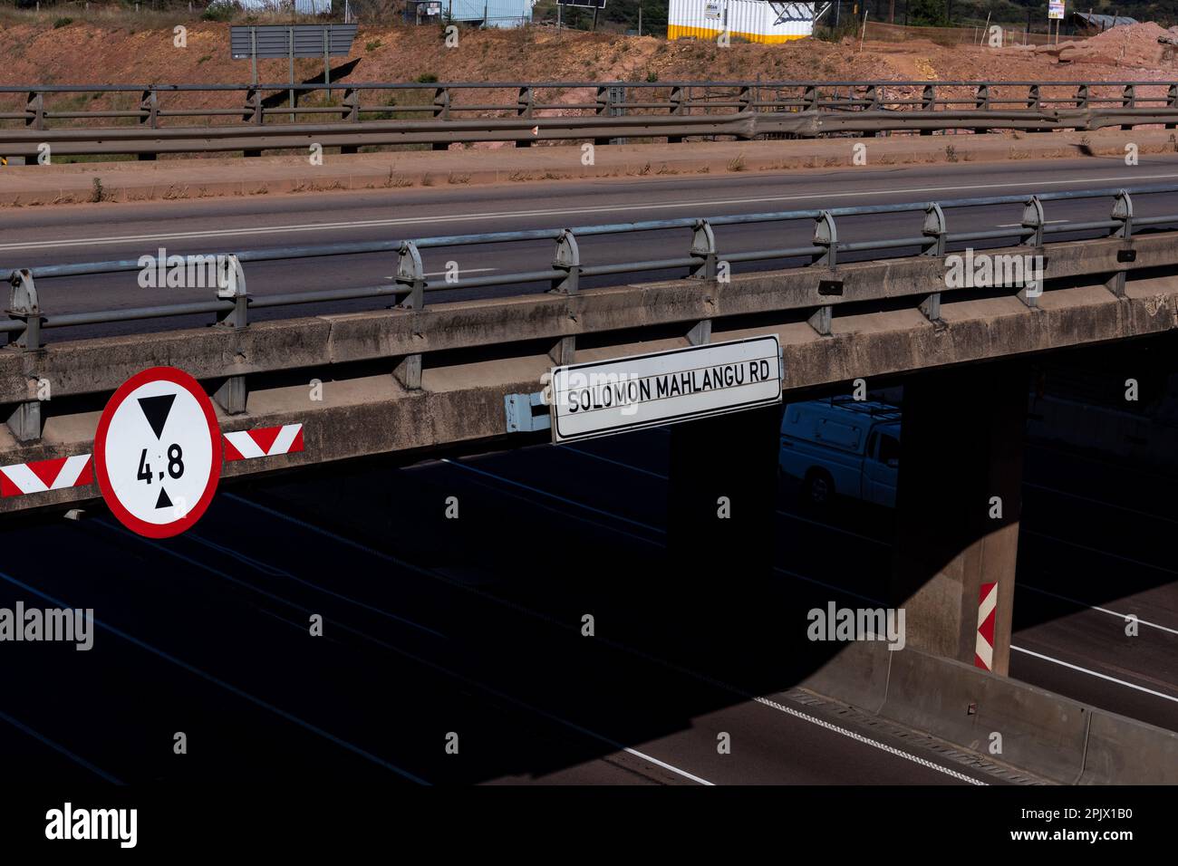 Road signs indicating M10 / Solomon Mahlangu road in Pretoria East Stock Photo Alamy