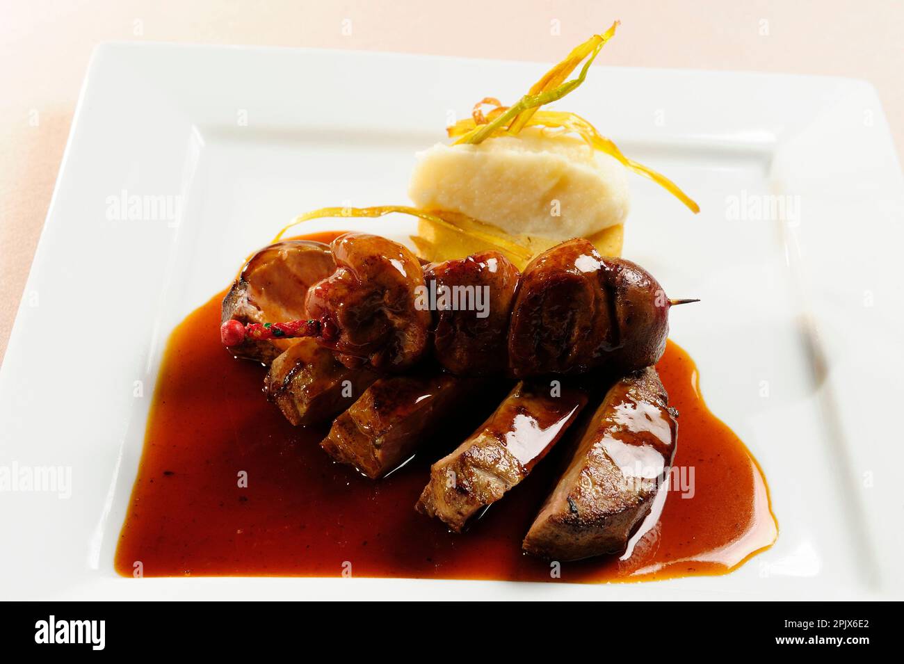 kidney and veal liver with lavender honey. Restaurant Gajulea, chef Michel Philibert, 201 cours Louise Raymond 84330 Le Barroux. Vauclus; France. Stock Photo