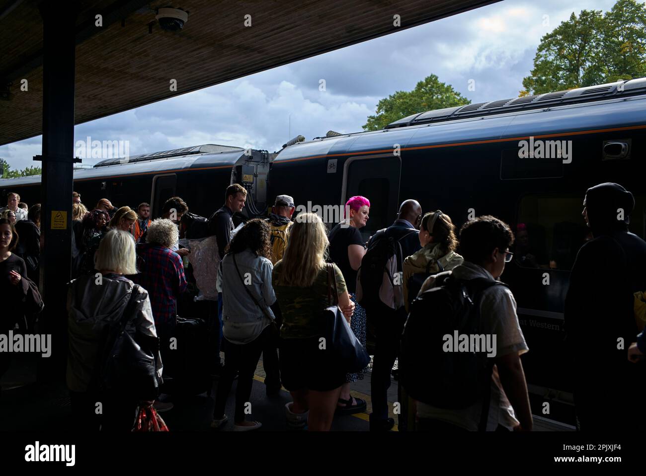 Rush hour at Oxford railway station. UK Stock Photo Alamy