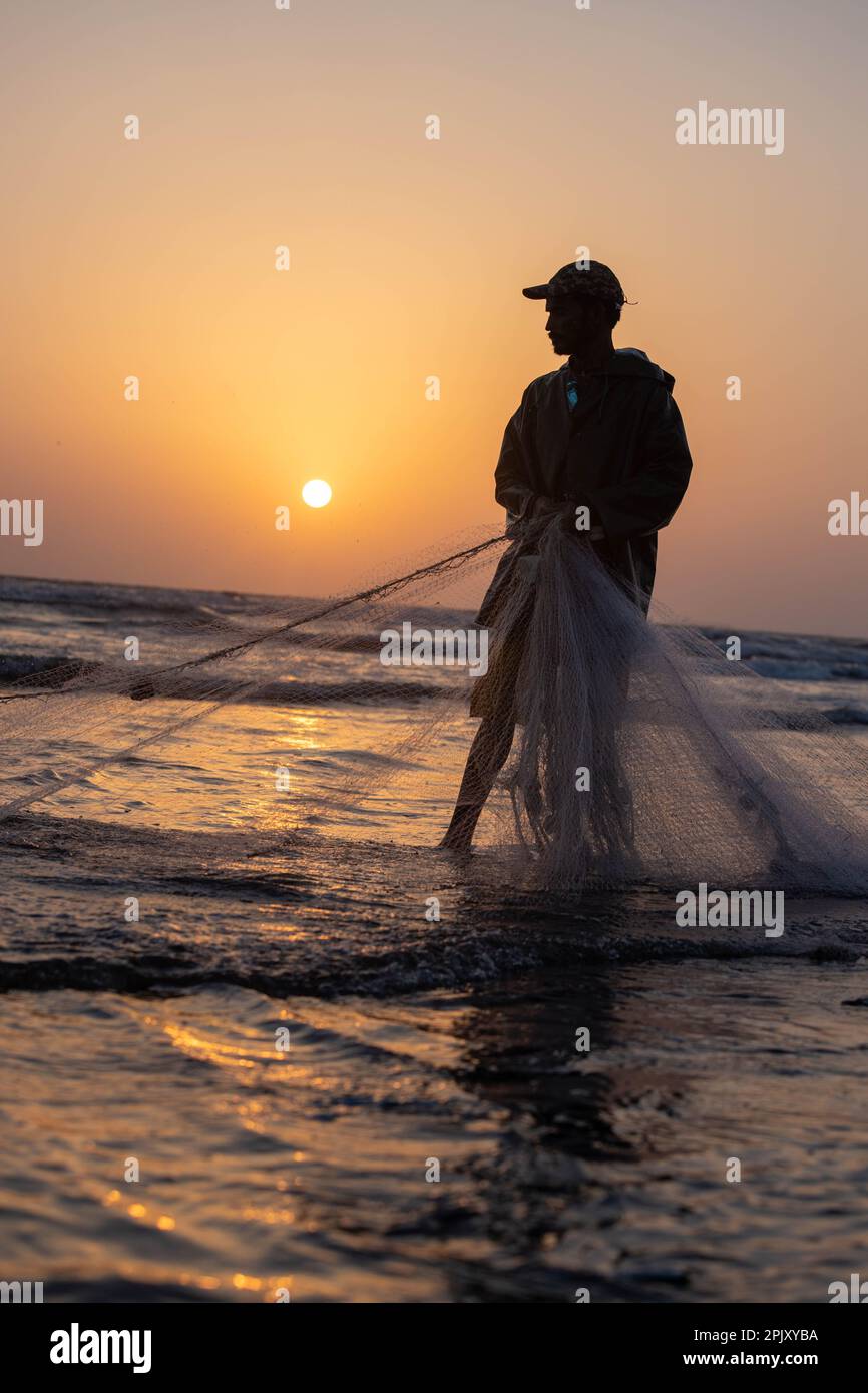 Pulling in the net hi-res stock photography and images - Page 11