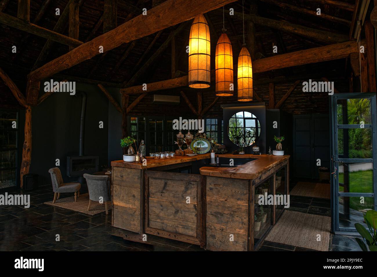 Welcome guests into home hi-res stock photography and images - Alamy