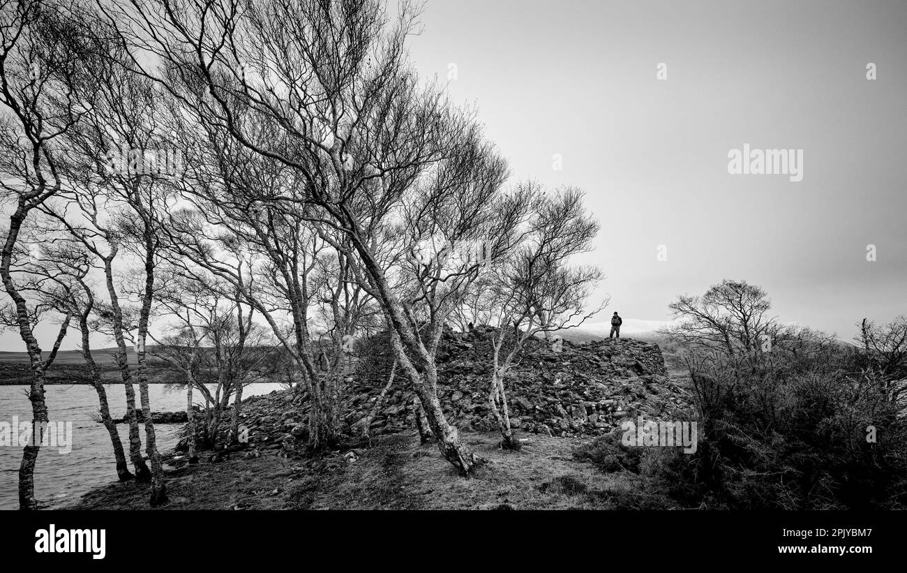 Dun Creagach broch on the shores of Loch Naver Stock Photo
