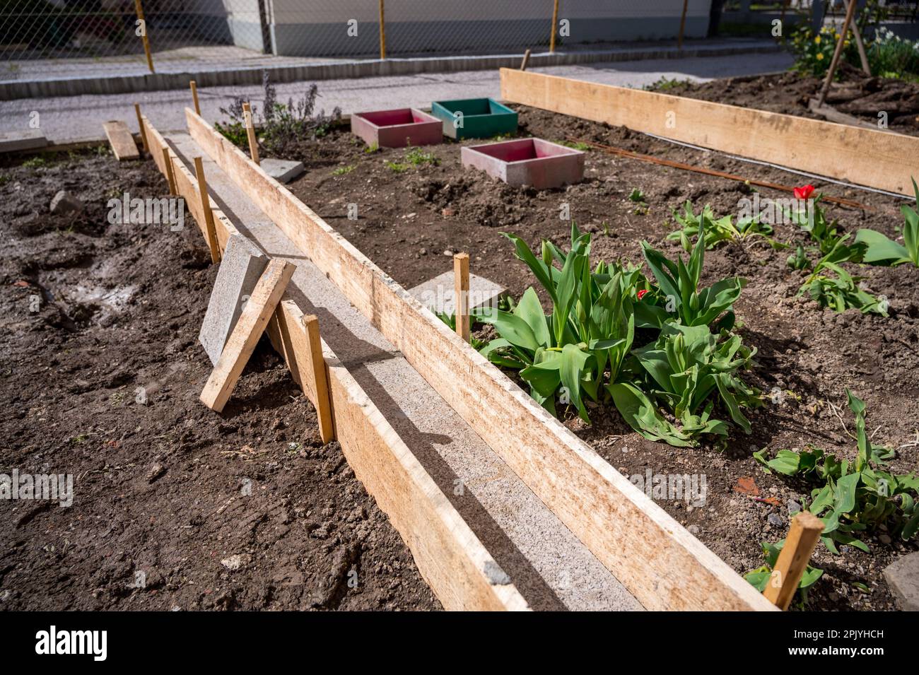 3 Essential Things to Consider When Building Raised Beds for a Kitchen  Garden • Gardenary, image size:1300x955