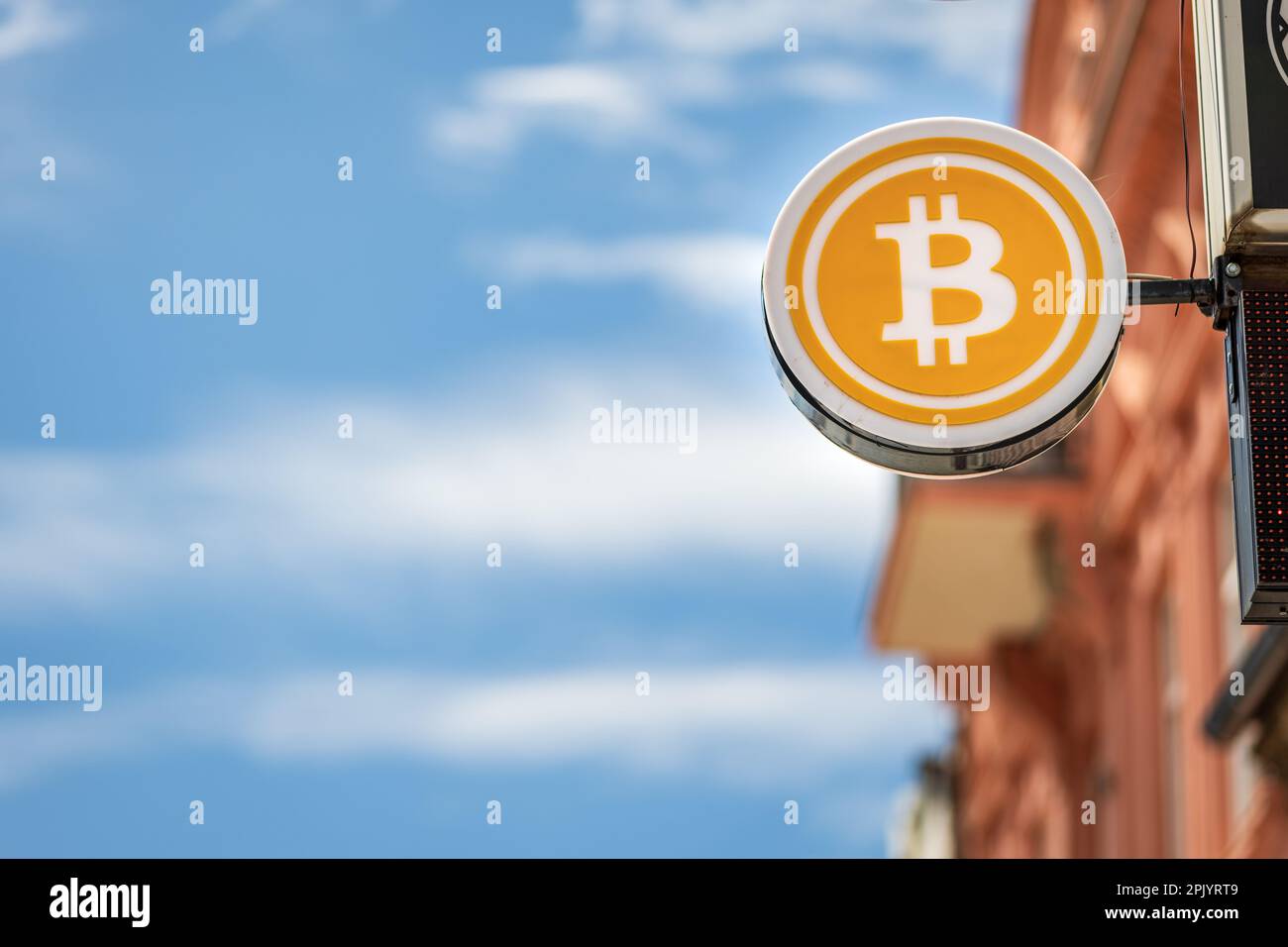 Bitcoin and qr code hi-res stock photography and images - Alamy