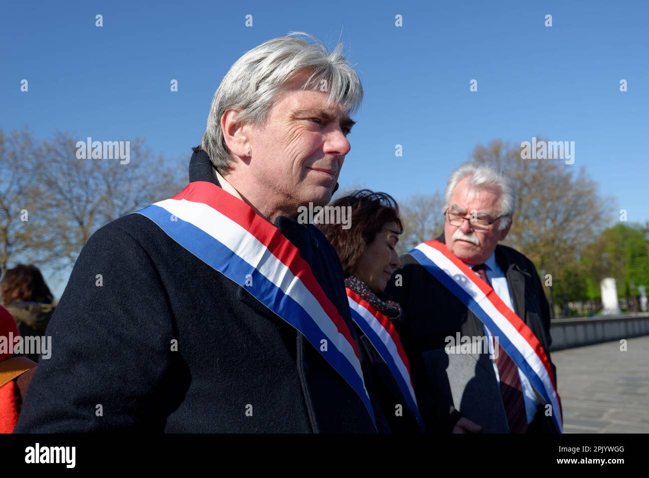 Des parlementaires du groupe CRCE et GRD  marchent sur l'Elysée pour déposer un courrier à l'attention du président Macron Stock Photo