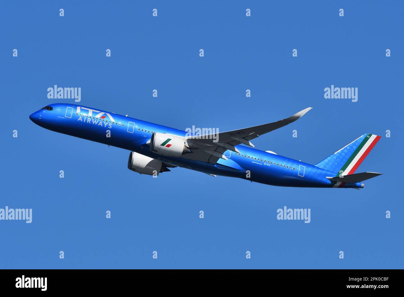 Ita airways a350 hi-res stock photography and images - Alamy