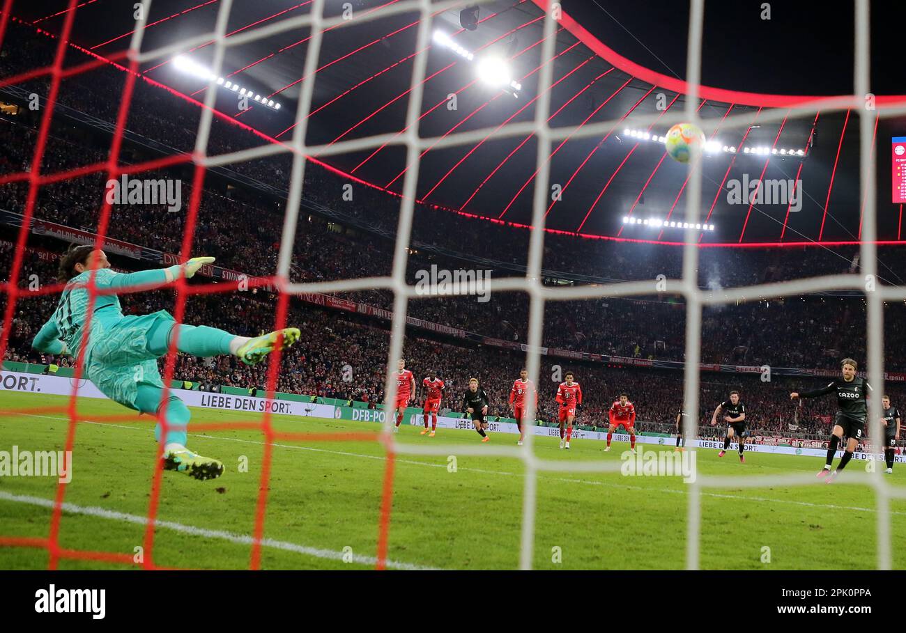Munich, Germany. 4th Apr, 2023. Yann Sommer (1st L), goalkeeper of Bayern Munich, fails to save the penalty kick from Lucas Hoeler (2nd R) of Freiburg during the German Cup quarterfinal football match between Bayern Munich and SC Freiburg in Munich, Germany, April 4, 2023. Credit: Philippe Ruiz/Xinhua/Alamy Live News Stock Photo