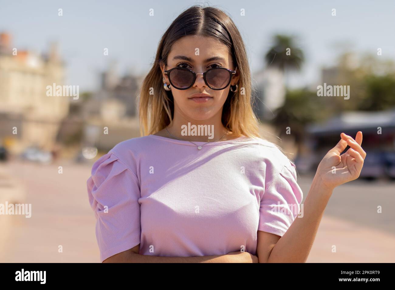 Dark skin teen girl hi-res stock photography and images - Alamy