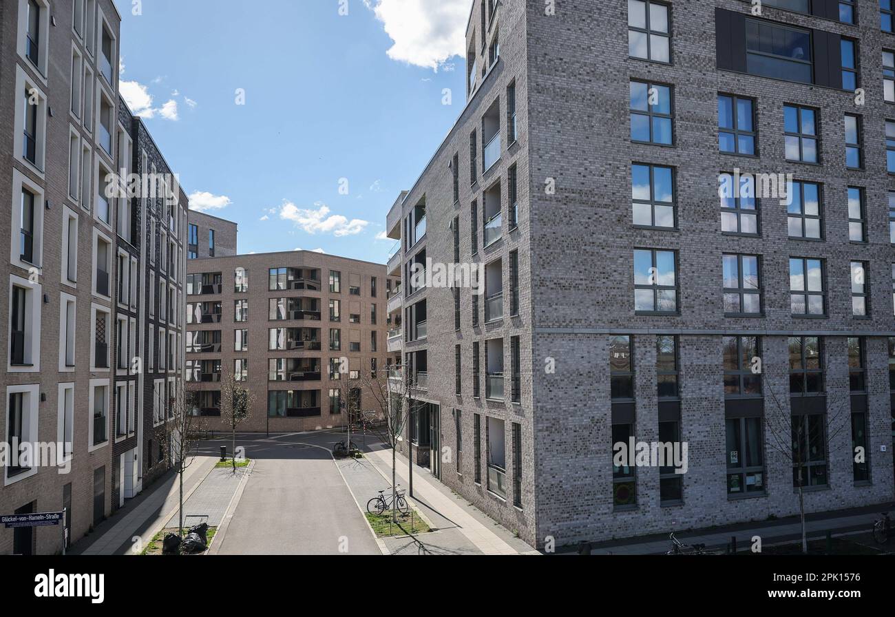 Hamburg, Germany. 03rd Apr, 2023. View of a quiet street between