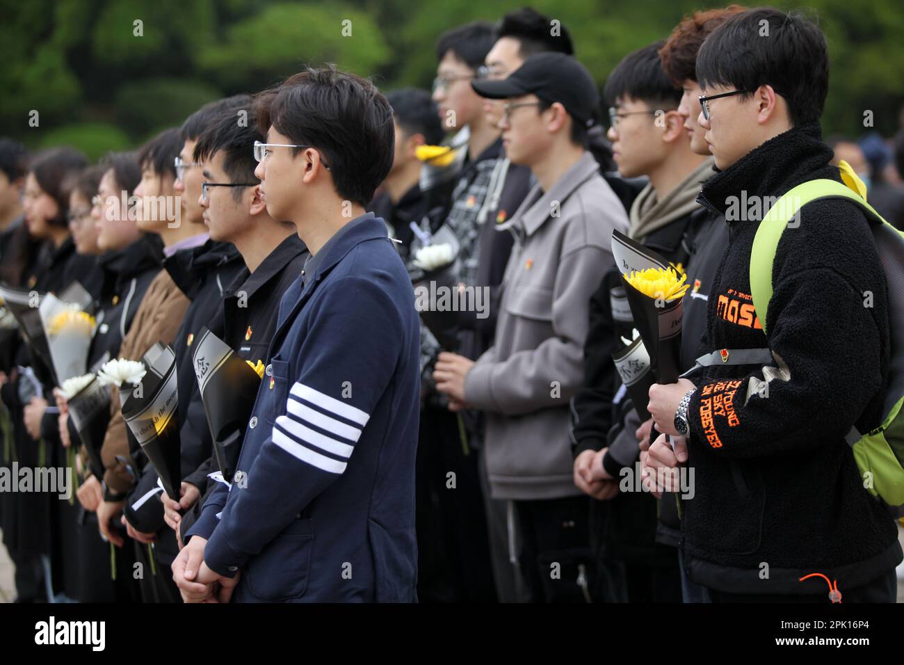 NANJING, CHINA - APRIL 5, 2023 - People pay tribute to martyrs at Yuhuatai Martyrs Cemetery in Nanjing, East China's Jiangsu Province, April 5, 2023. Stock Photo