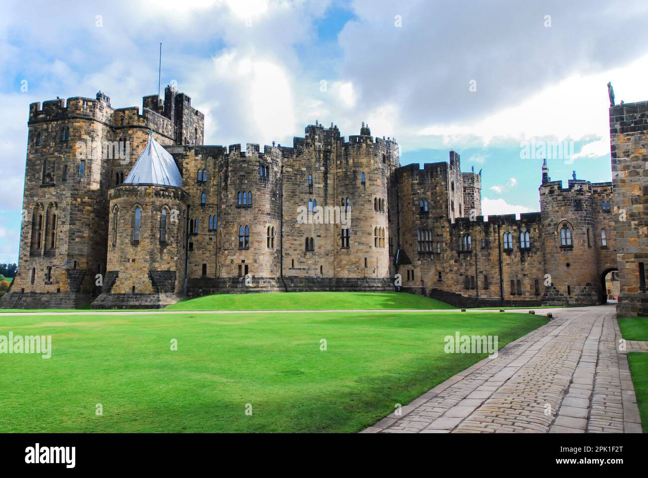 Alnwick Castle in Alnwick, England Stock Photo Alamy