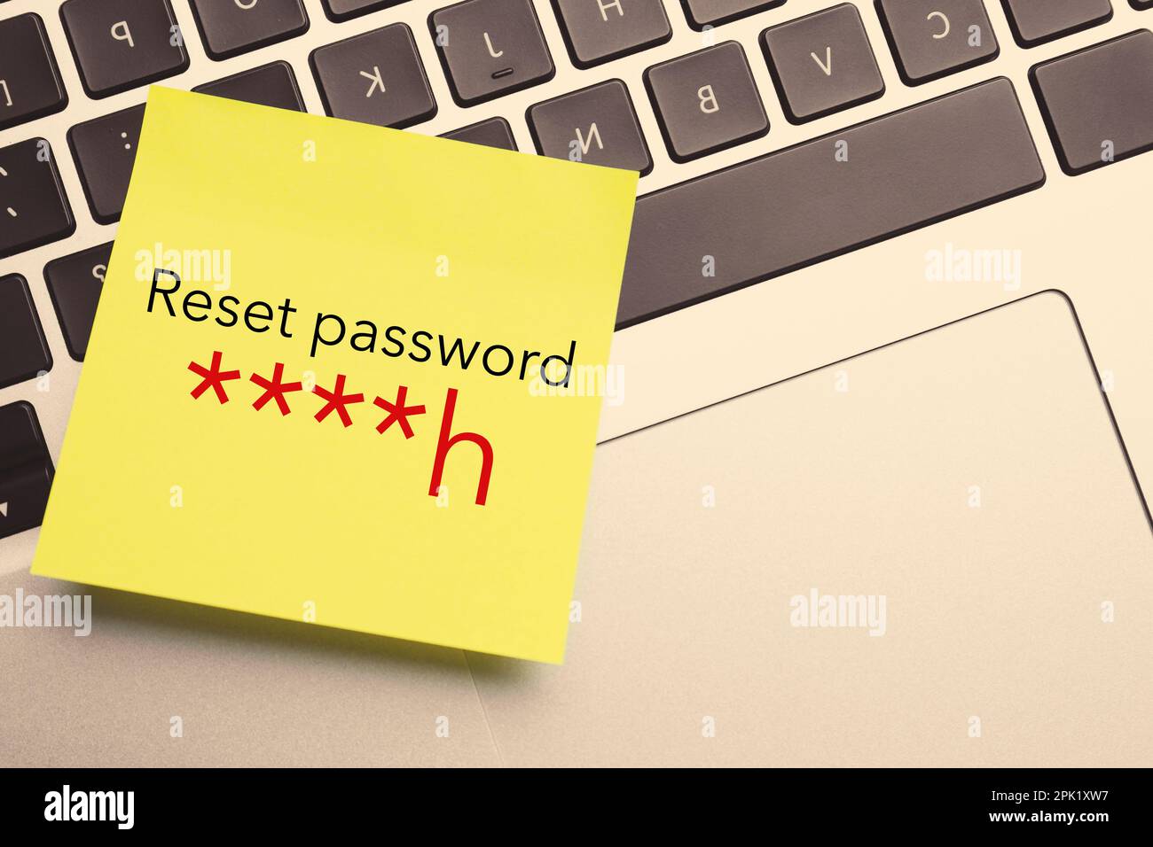 Utilizzare la scrittura della password complessa su un libro isolato sulla  tastiera del computer Foto stock - Alamy