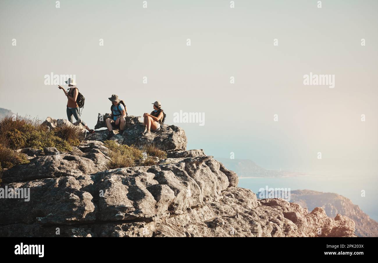 Group of friends hiking hi-res stock photography and images - Alamy