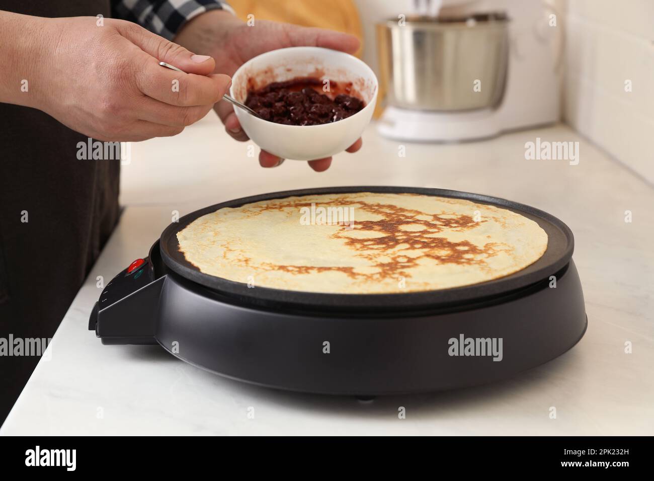 Pancake machine hi-res stock photography and images - Alamy