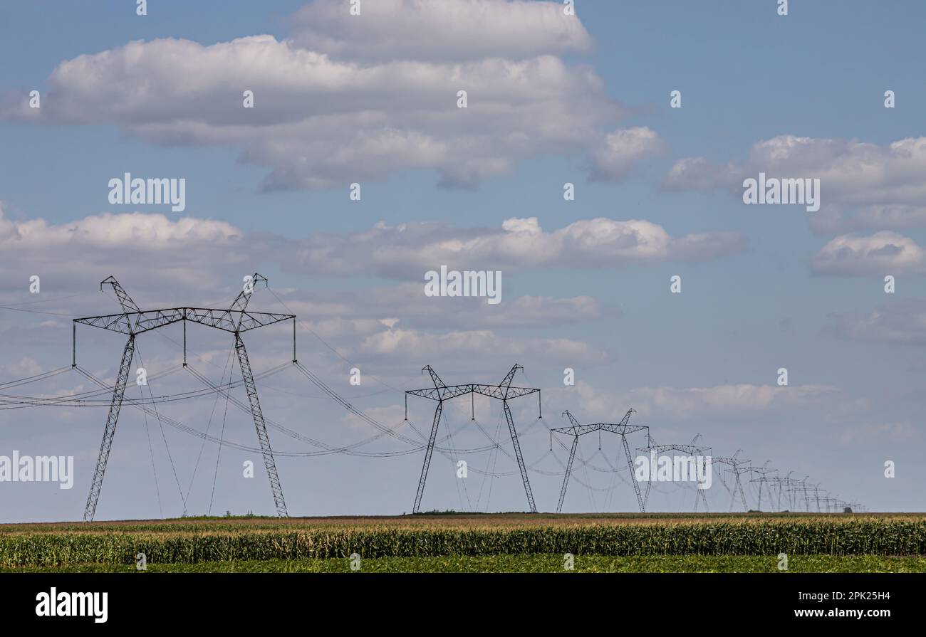 Overhead power line, power transmission line, support of highvoltage