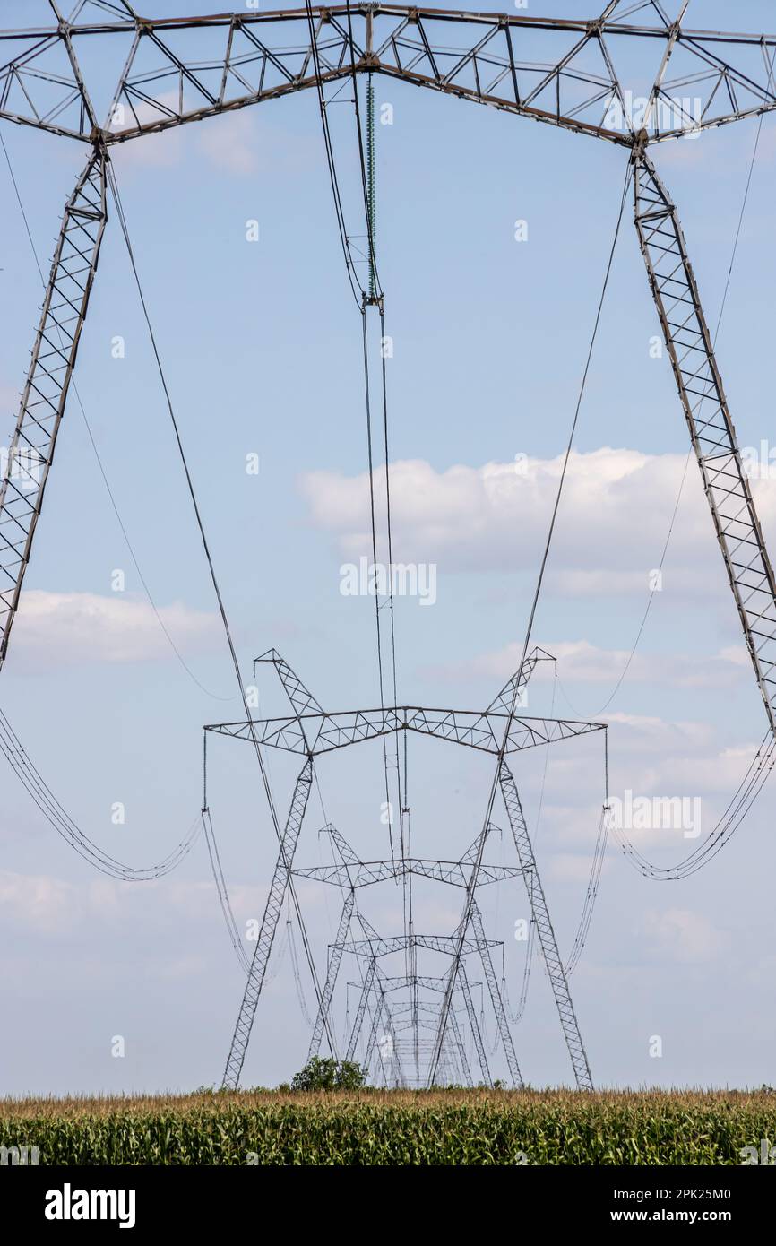 Overhead power line, power transmission line, support of highvoltage
