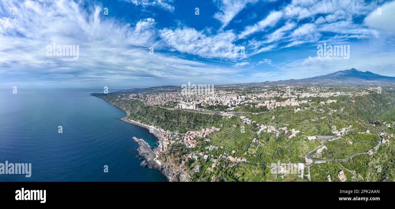 Panoramica Aerea Dall alto Sulla Timpa Di Acireale E Santa Maria La Panoramica Aerea Dall alto Sulla Timpa Di Acireale E Santa Maria La