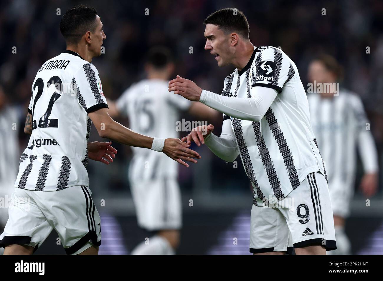 Torino, Italy. 04th Apr, 2023. Angel Di Maria of Juventus Fc (L) shakes hands with Dusan Vlahovic of Juventus Fc (R) during the Coppa Italia semi-final first leg match beetween Juventus Fc and Fc Internazionale at Allianz Stadium on April 4, 2023 in Turin, Italy . Credit: Marco Canoniero/Alamy Live News Stock Photo
