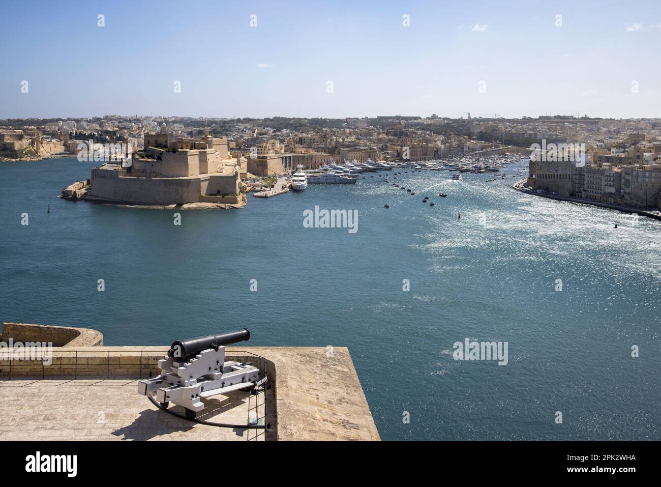 the noon day gun battery at the upper barrakka gardens valletta malta Stock Photo Alamy