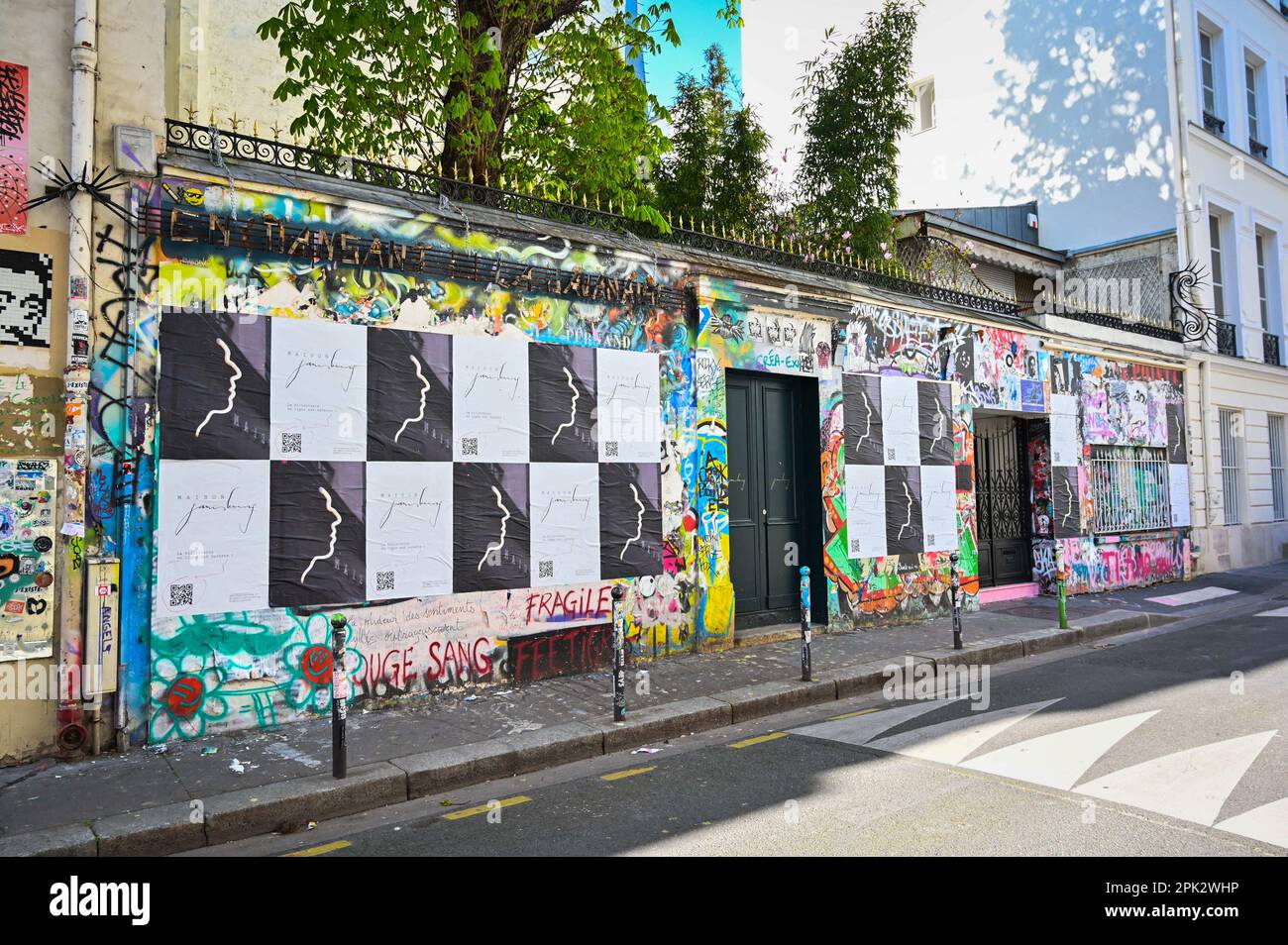 Paris, France, April 5, 2023. An outside view of late musician Serge Gainsbourg's house, rue de Verneuil, Paris, France on April 5, 2023. The time capsule home of Serge Gainsbourg, one of France's most loved, and notorious, singer-songwriters, is to finally open to the public on September 20. The house on Paris' Left Bank has been a pilgrimage site for fans since the writer of 'Je T'Aime . Moi Non Plus', affectionately known in France as 'the man with the cauliflower head', died in 1991. The atmosphere has been immaculately preserved, from the ashtrays still brimming with Gitanes cigarette but Stock Photo