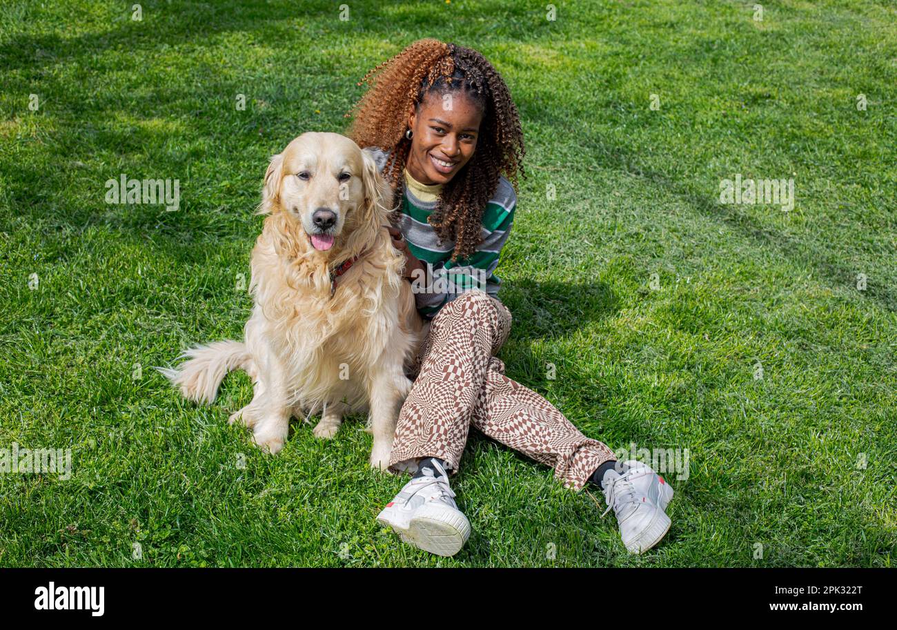 Golden retriever and african girl Stock Photo - Alamy