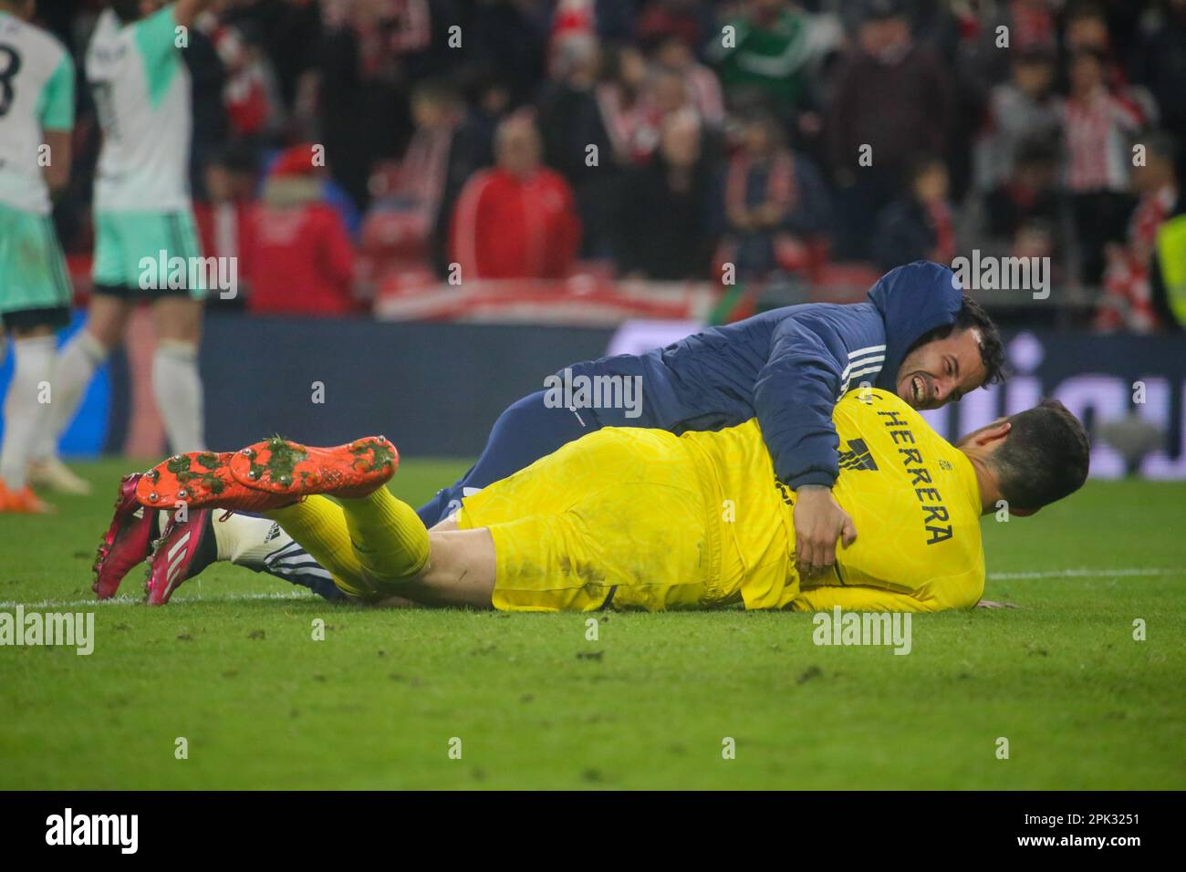 Bilbao, Spain. 04th Apr, 2023. Bilbao, Spain, April 04th, 2023: CA Osasuna goalkeeper S. Herrera (1) celebrates the pass together with a member of the coaching staff during the second leg of the SM El Rey Cup semifinals between Athletic Club and CA Osasuna, on April 4, 2023, at the San Mames Stadium, Bilbao, Spain. (Photo by Alberto Brevers/Pacific Press/Sipa USA) Credit: Sipa USA/Alamy Live News Stock Photo