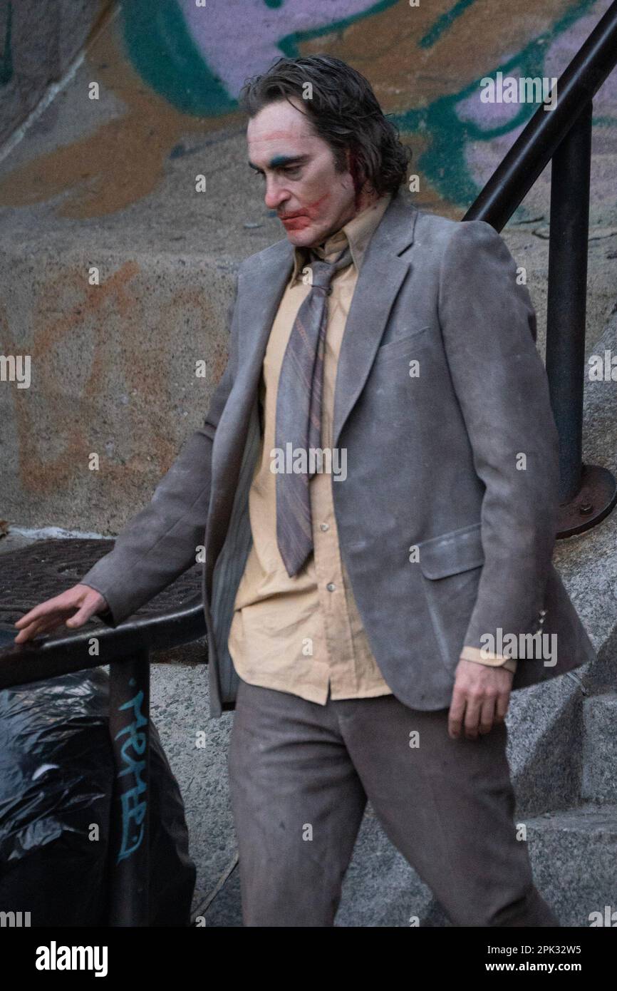 New York, NY, USA. 4th Apr, 2023. Joaquin Phoenix on location for JOKER:  FOLIE A DEUX Filming On Location in NYC, New York, NY April 4, 2023.  Credit: Kristin Callahan/Everett Collection/Alamy Live, image size:866x1390
