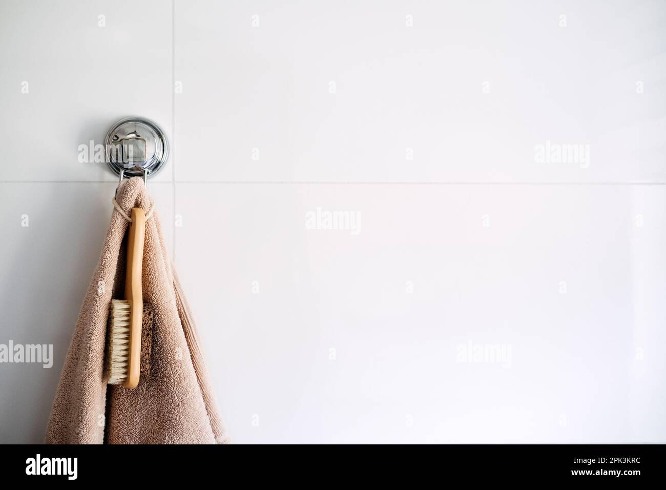 Exfoliate skin, manual exfoliation skin helps to remove dead skin cells