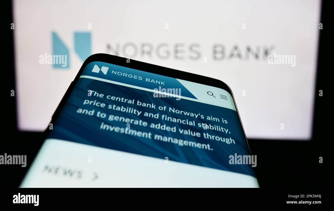 Mobile phone with website of Norwegian central bank Bank on