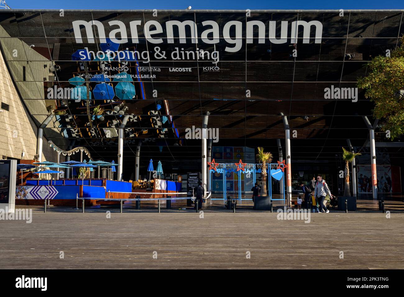 The Maremagnum shopping center in the Port Vell (old port) of Barcelona (Barcelona, Catalonia, Spain) ESP: El centro comercial Maremagnum Stock Photo