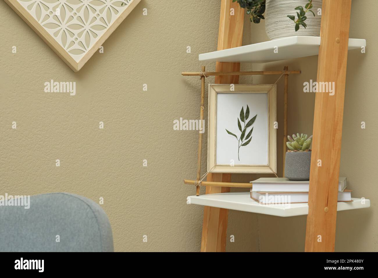Chinese bamboo books hi-res stock photography and images - Alamy