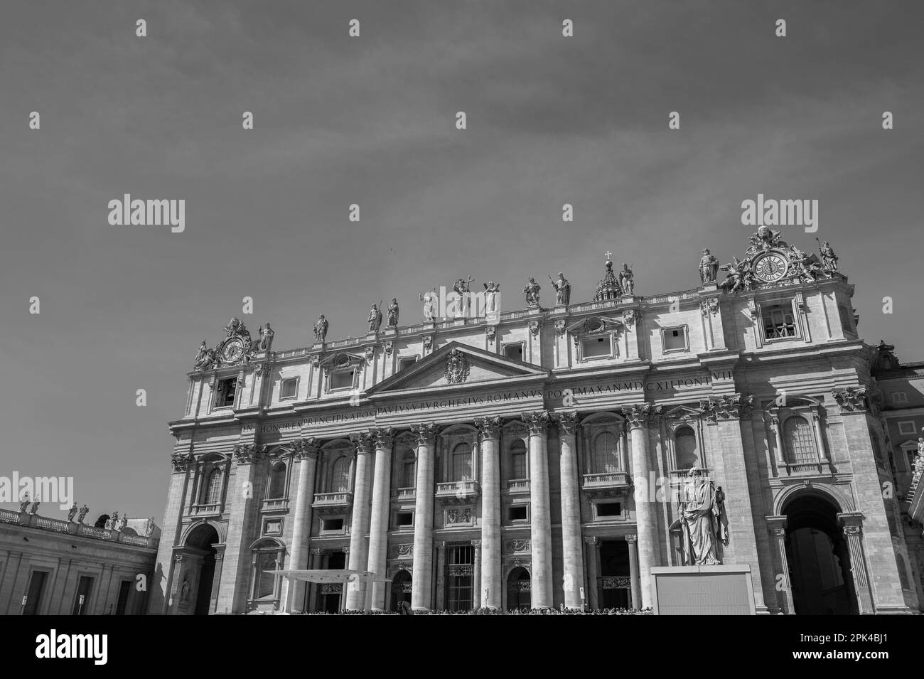 Is a Catholic basilica located in St. Peter's Square in the Vatican City state; it is a