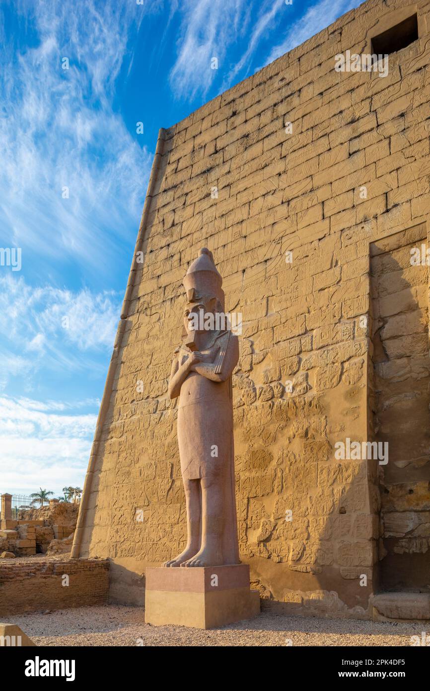 The Pylon of Ramesses ll with One of The Colossi, Luxor Temple, Luxor, Egypt, North East Africa Stock Photo