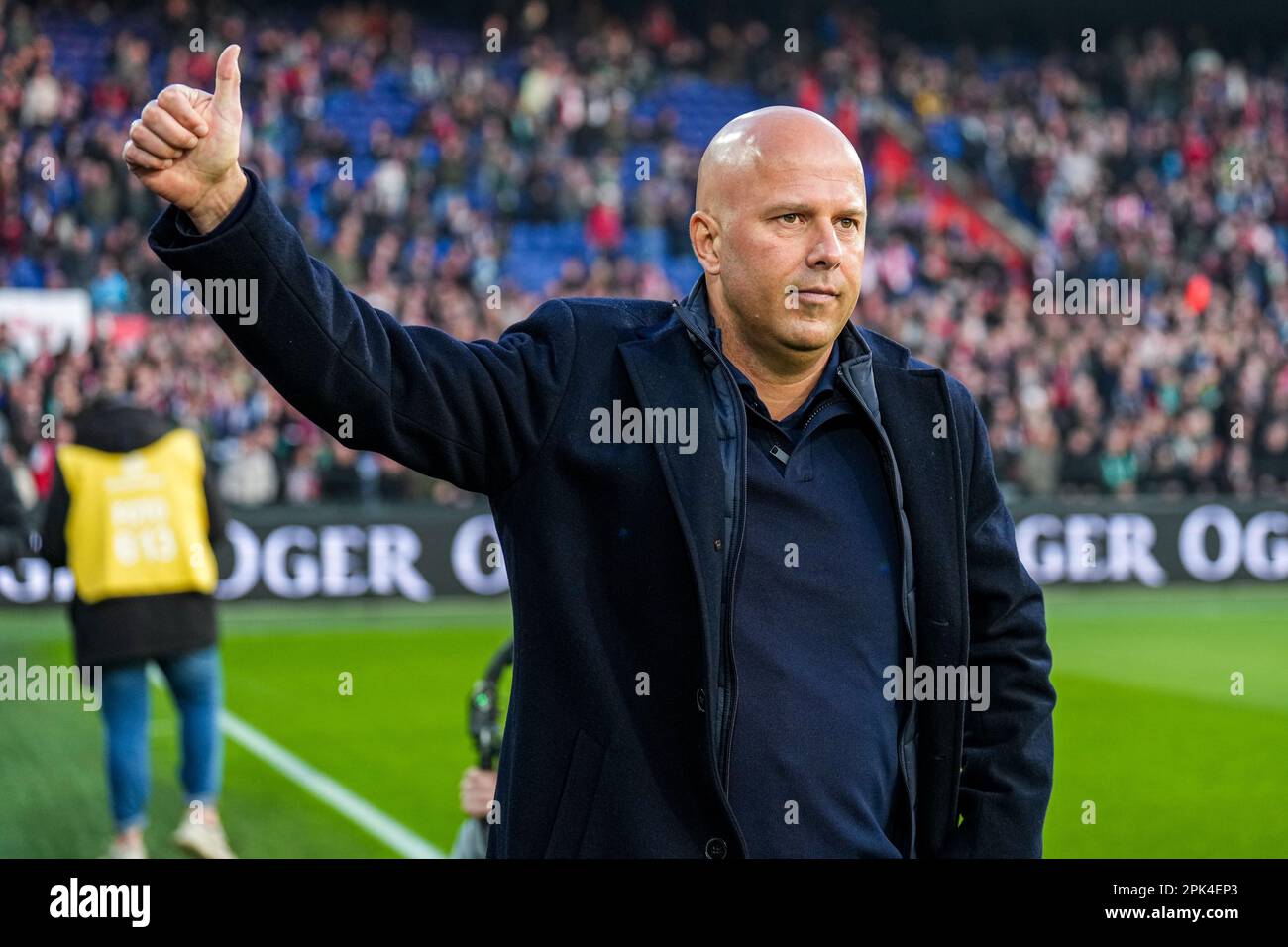 Rotterdam, Netherlands - 05/04/2023, Feyenoord coach Arne Slot during the  match between Feyenoord v Ajax at Stadion Feijenoord De Kuip on 5 April  2023 in Rotterdam, Netherlands. (Box to Box Pictures/Yannick Verhoeven