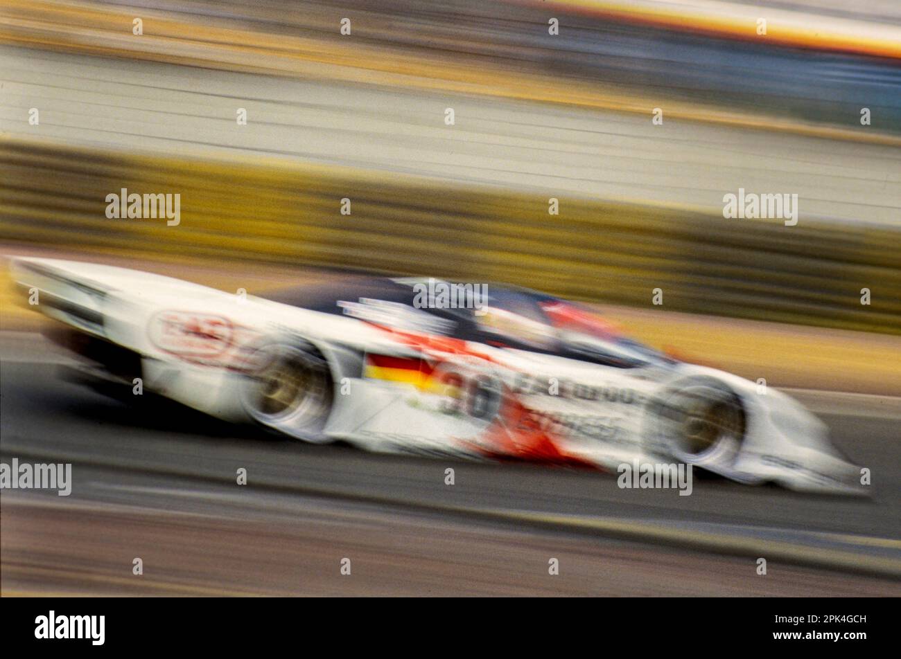 24 heures du Mans 1994 - Dauer porsche 962 LM - Driven by: Mauro Baldi (I)/Yannick Dalmas (F)/Hurley Haywood (USA) Stock Photo