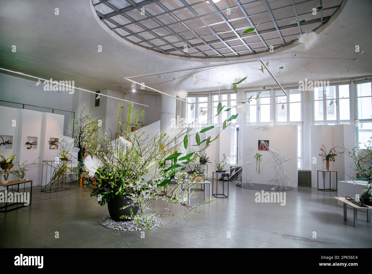 04-04-2023   Moscow Russia. Ikebana exhibition at the Moscow Architectural  Institute ( Blagaya vest  or 'Good  news'). Central composition of Ludmila Stock Photo